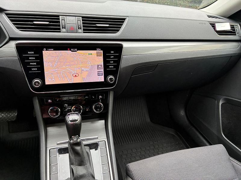 Škoda Superb 2.0 TDI 4x4 STYLE 140 kW DSG - fotka 14 z 40