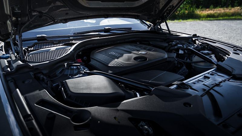 BMW Řada 5 (2017) BMW 520d xDrive Limousine - fotka 35 z 43