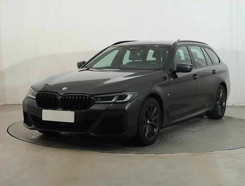 BMW Řada 5 (2020) M Sport 530d xDrive - fotka 2 z 14