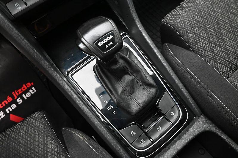 Škoda Karoq 2,0 TDI 110 kW 4x4 DSG Style Z - fotka 21 z 30