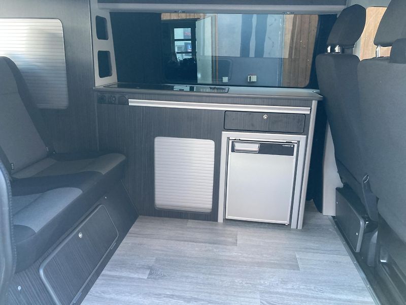 Volkswagen Transporter (2017) T6 2.0TDi 4MOTION California  - fotka 21 z 29