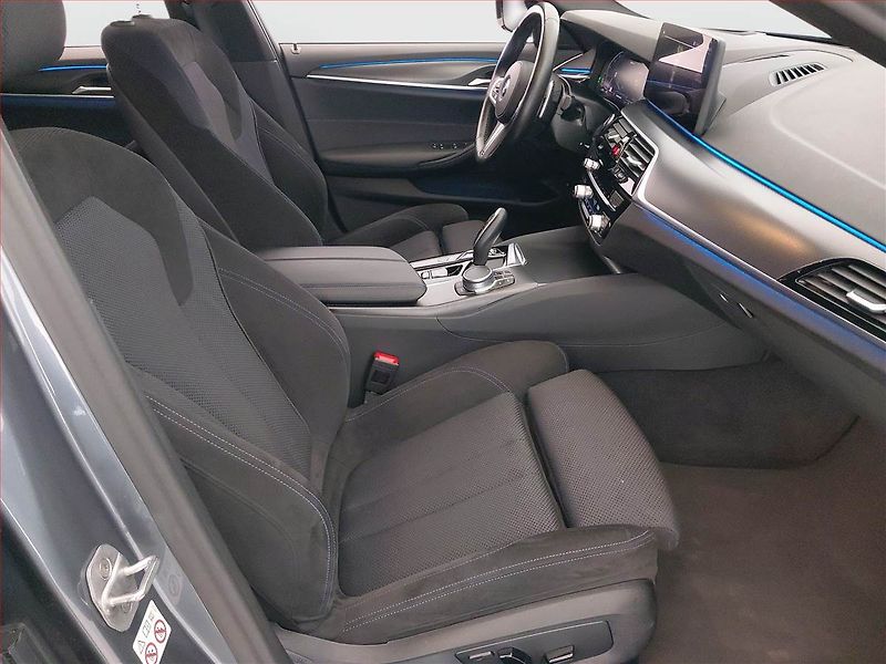 BMW Řada 5 (2021) M Sport 530e - fotka 9 z 22