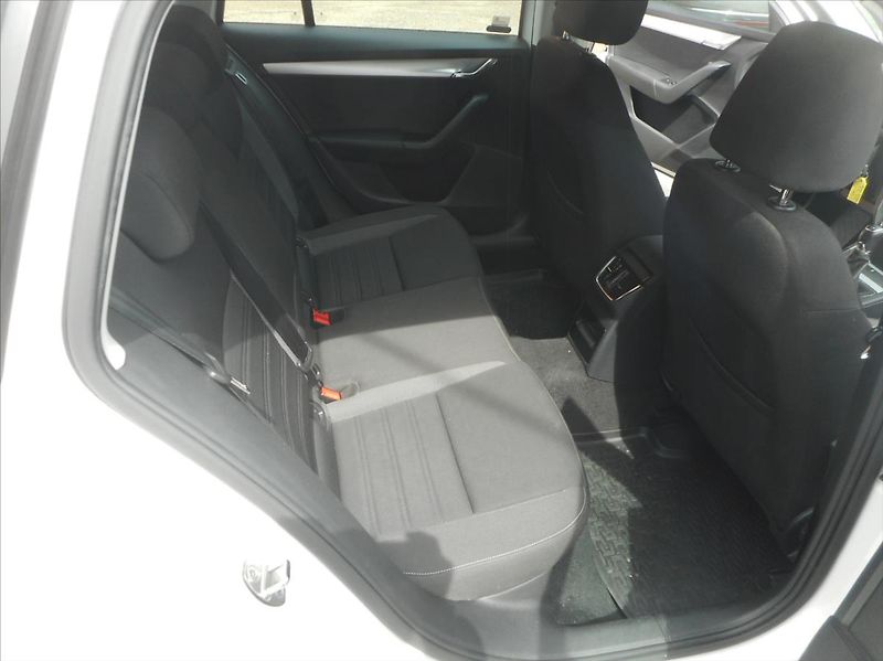 Škoda Octavia 1,6 TDi - fotka 19 z 22