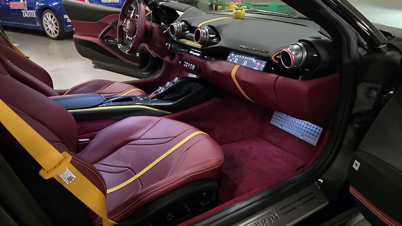 Ferrari 812 (2020) 2roky ZÁRUKA plný SERVIS - fotka 13 z 15