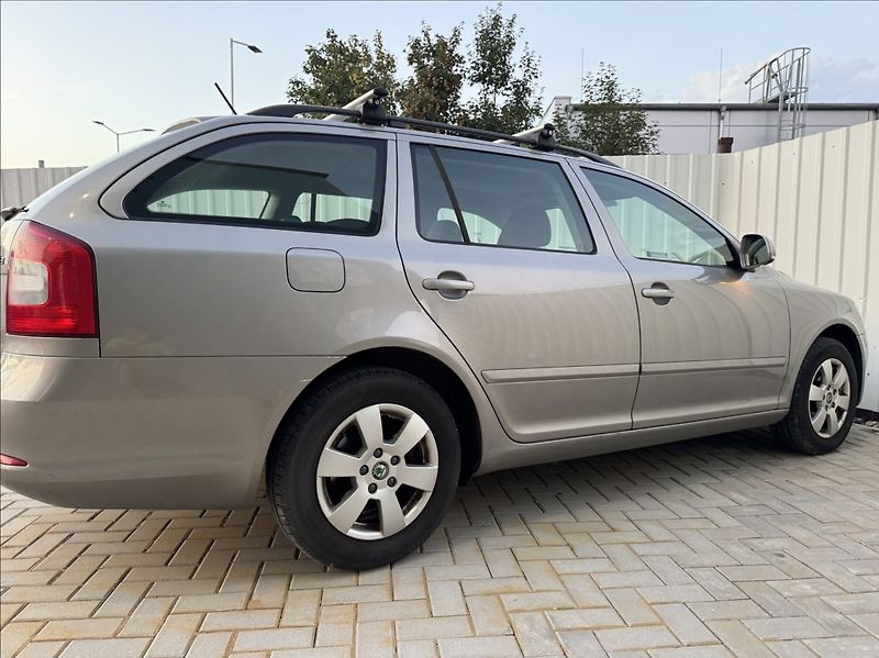 Škoda Octavia 2,0 TDI ELEGANCE tažné původČR - fotka 17 z 50