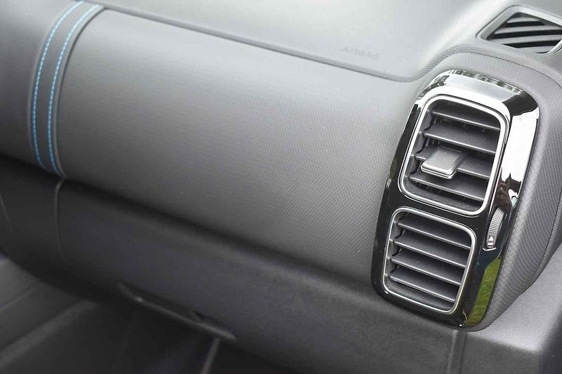 Auto jsme prověřili také v náročném terénu Jizerských hor
