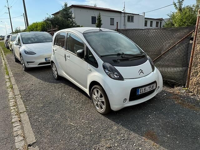 Citroën C-Zero (2011) NEPOJÍZDNÉ! Ideální na díly. - fotka 2 z 7