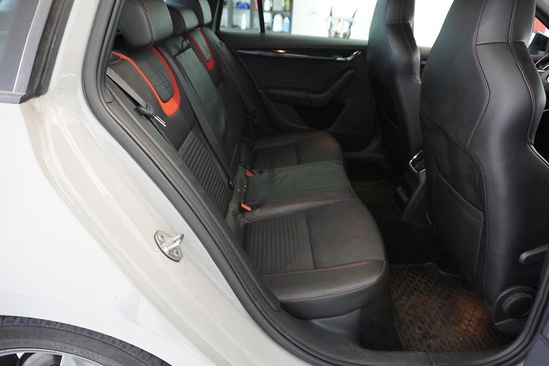 Škoda Octavia RS 2.0 TDi 135 kW MANUÁL - fotka 23 z 26