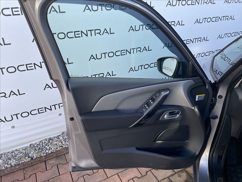 Citroën C4 Picasso 1,6 i,121kW,7míst - fotka 23 z 31