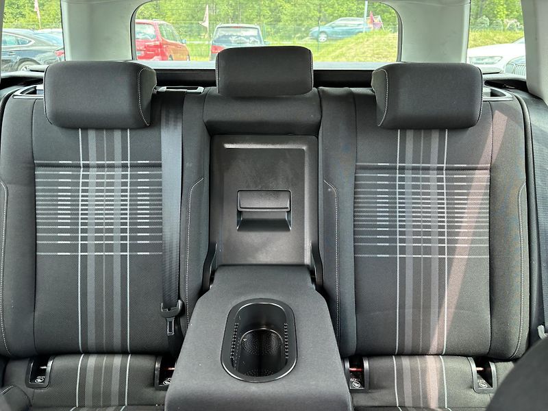 Volkswagen Golf 1.6 TDI 81KW VARIANT - fotka 15 z 23