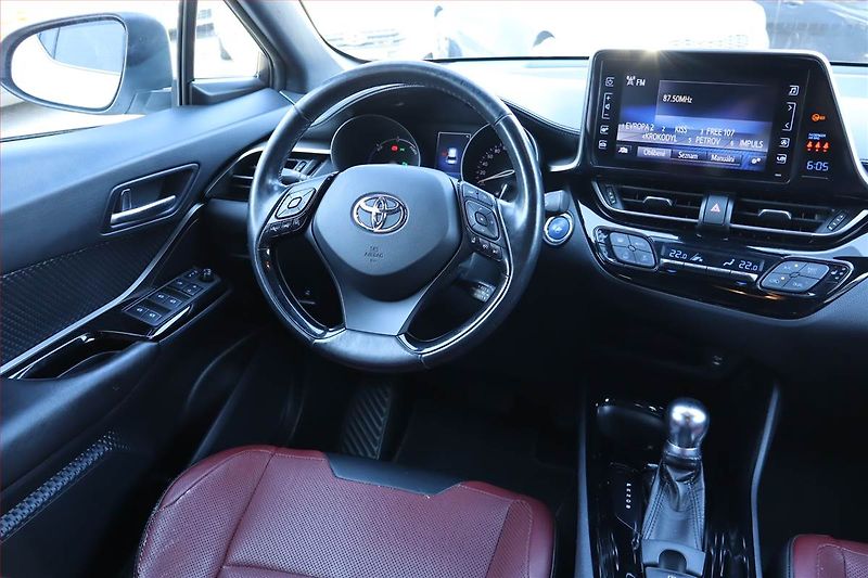 Toyota C-HR (2018) Selection 1.8 Hybrid, Automat - fotka 7 z 24