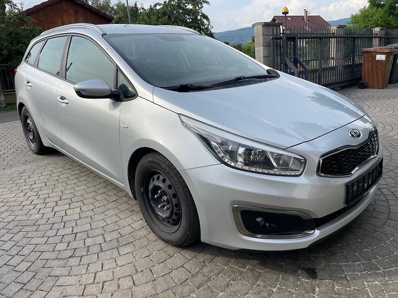 Kia Ceed 1,6 CRDi 100kW AUTOMAT - fotka 3 z 24