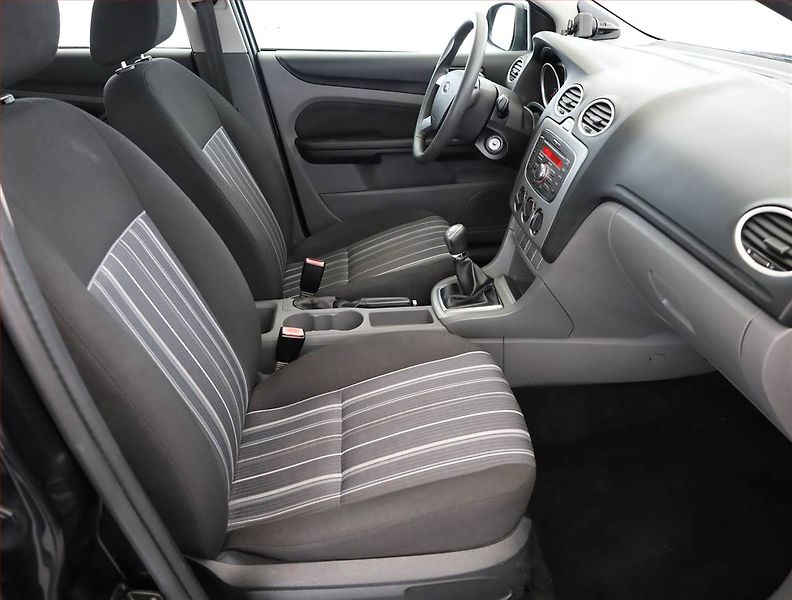 Ford Focus (2010) 1.6 16V, nová STK, udržované - fotka 7 z 11