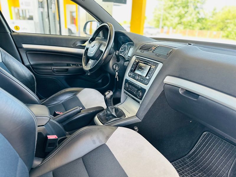 Škoda Octavia (2011) 2.0TSi RS NAVI, GARANCE KM - fotka 8 z 15