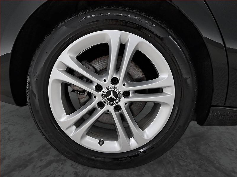 Mercedes-Benz CLA (2024) 200 d - fotka 15 z 19