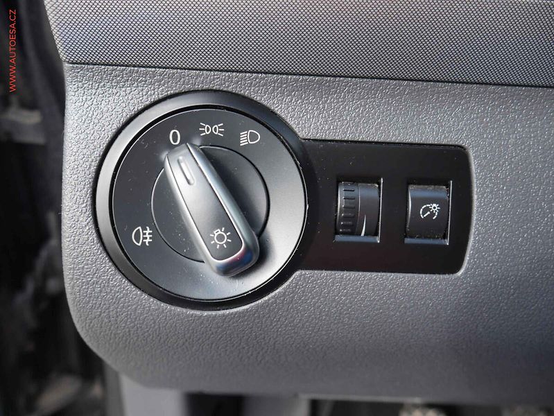 Volkswagen Touran (2006) 1.9 TDi, ČR, AC, temp - fotka 13 z 16