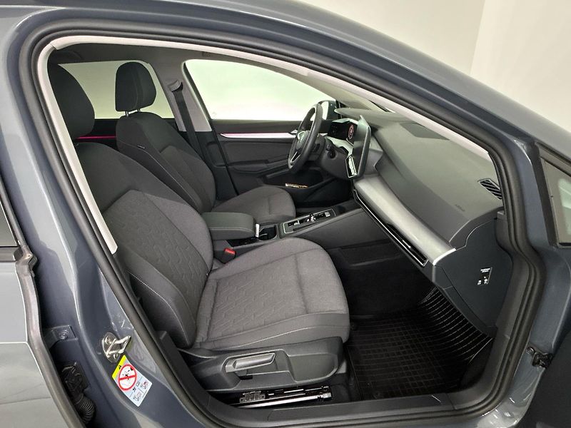 Volkswagen Golf Life DSG - fotka 9 z 28