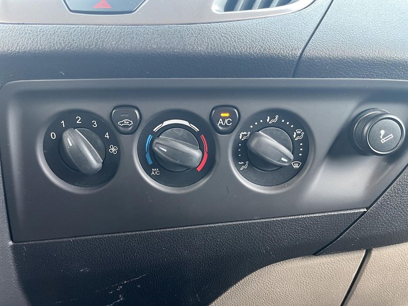 Ford Tourneo Custom (2014) L1 2.2 TDCi 114kW, Tažné - fotka 16 z 23