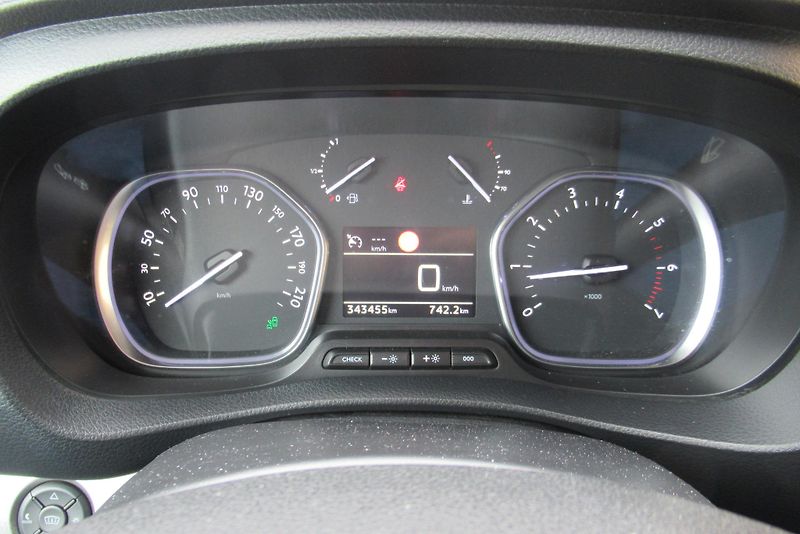 Citroën Jumpy SpaceTourer 8MÍST 1.MAJITEL - fotka 13 z 35