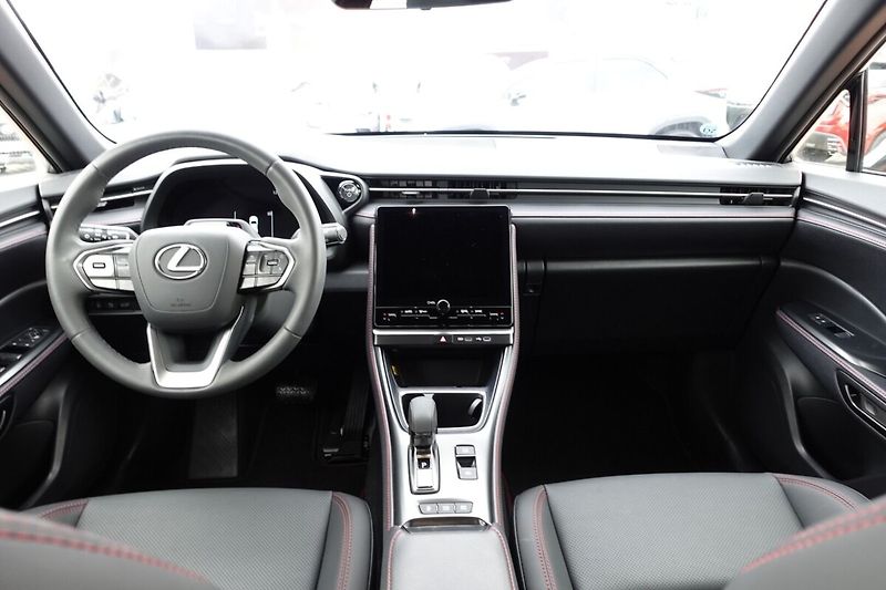 Lexus LBX 1,5 HEV Emotion Tech FWD - fotka 18 z 33