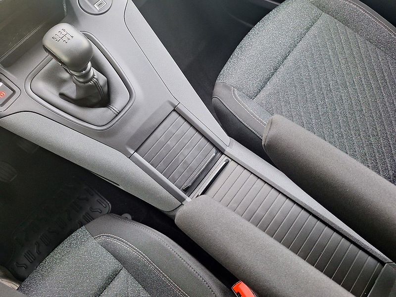 Peugeot Rifter (2026) ALLURE TURBO 110k MAN6 N1 - fotka 19 z 21