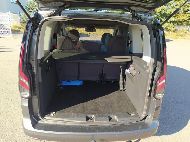 Ford Tourneo Connect (2025) 1,5 EcoBoost 85kW Titanium - fotka 18 z 19