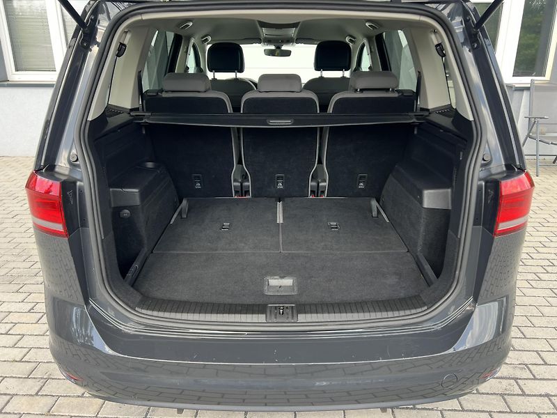 Volkswagen Touran (2021) 1.5TSI 110kW DSG 7.MÍST EVO - fotka 21 z 24