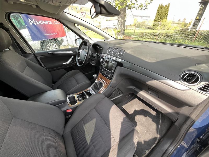 Ford S-MAX 2,2 TDCi 147kW  ACC,Xenon,Navi - fotka 27 z 45