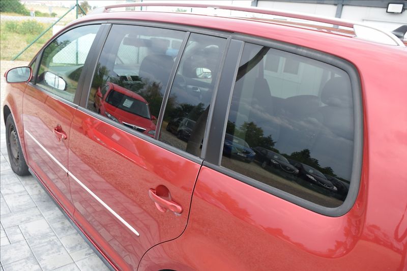 Volkswagen Touran 1,9 TDI 77KW AUTOMAT PO STK - fotka 11 z 46