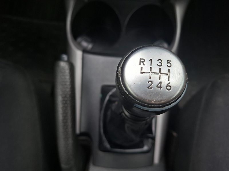 Toyota RAV4 (2007) 2.2 D-CAT 130kW 4X4 -TAŽ.ZAŘ. - fotka 18 z 35