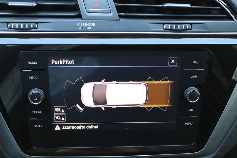 Volkswagen Touran 2.0TDI DSG 110kW - fotka 30 z 50