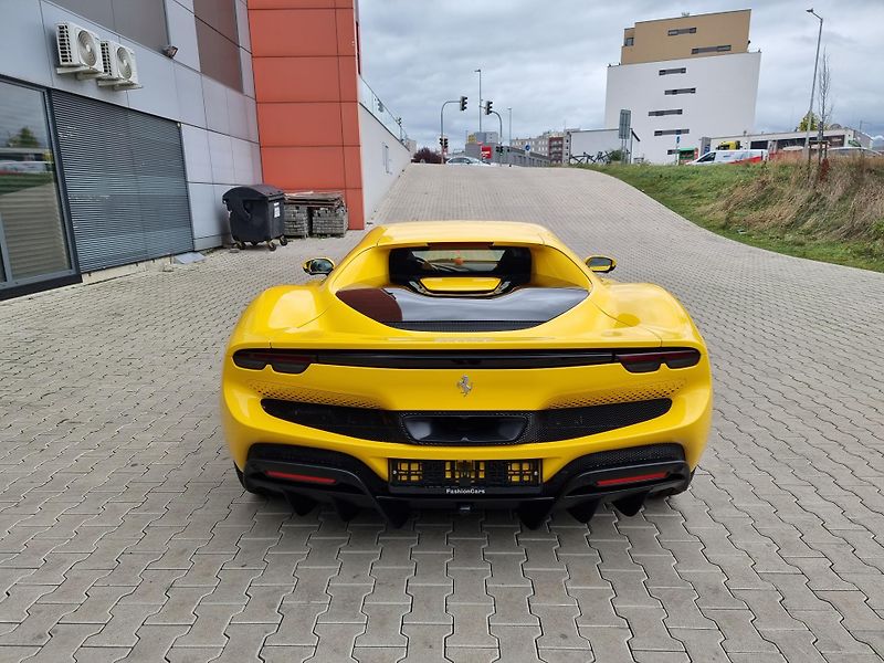Ferrari 296 GTB (2024) LIFT JBL CARBON RACING ADAS - fotka 4 z 21