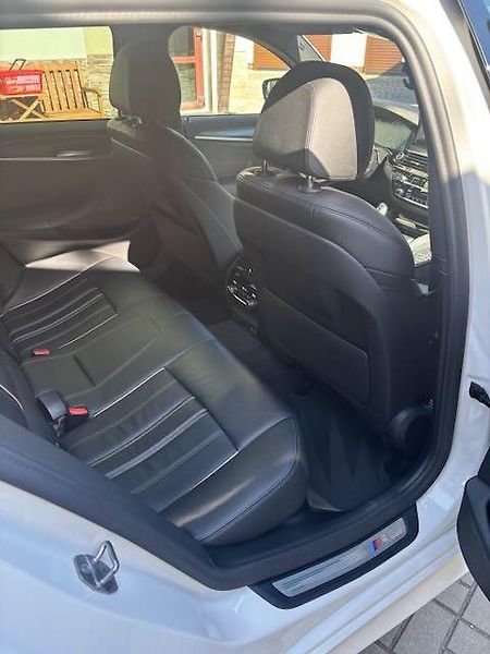BMW Řada 5 (2021) 530D xDrive  - fotka 10 z 18