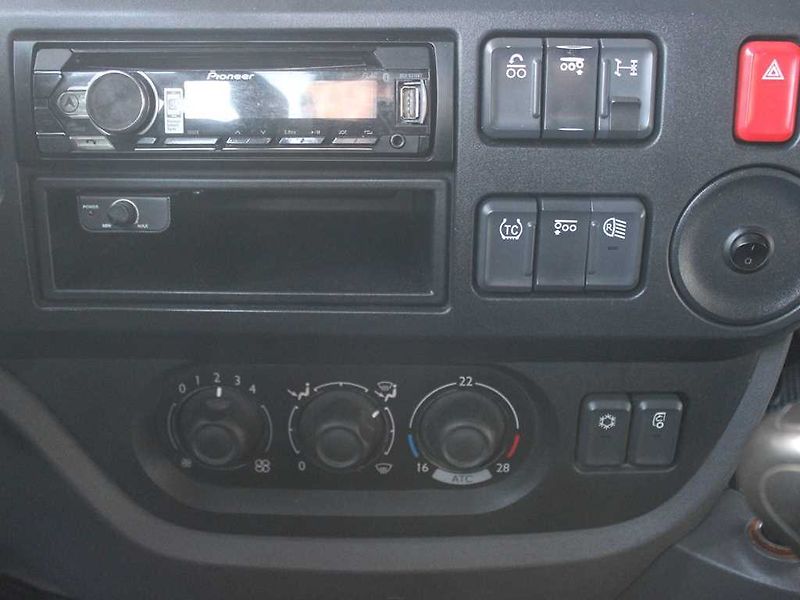 DAF XF 460, EURO 6, 8X2, 2X ZVEDACÍ N - fotka 18 z 32