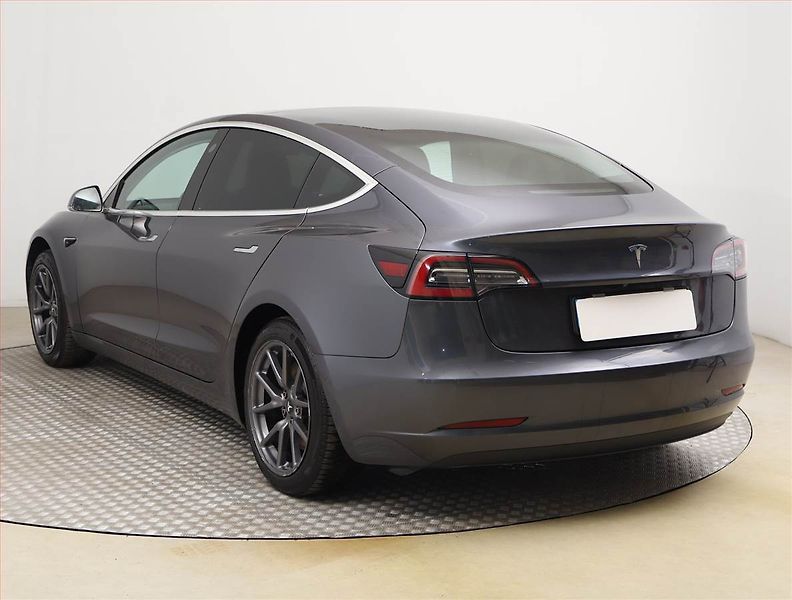 Tesla Model 3 (2020) Std Range Plus 52kWh - fotka 4 z 16