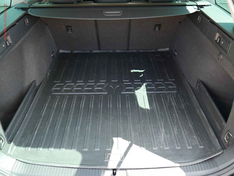 Volkswagen Passat (2020) 2.0TDi, ČR, Elegance, DSG - fotka 7 z 21