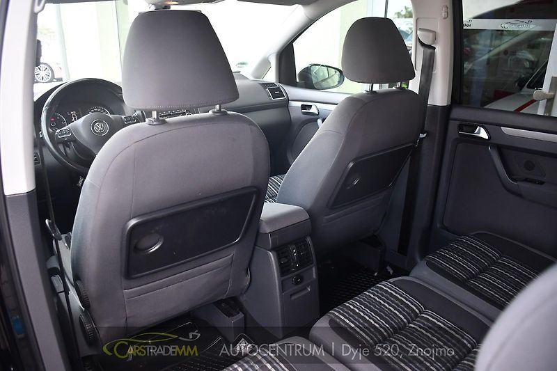 Volkswagen Touran 2.0TDi CROSS NAVI VÝHŘEV - fotka 13 z 48