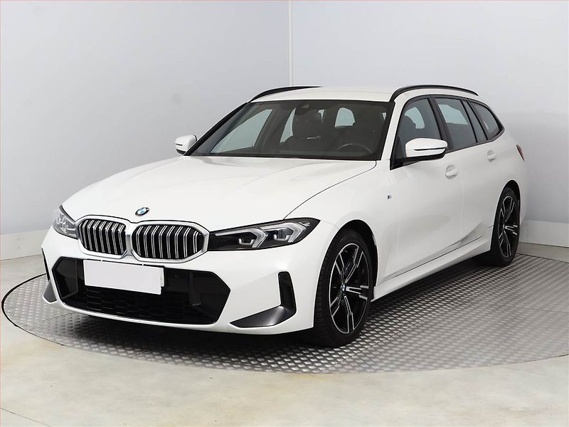 BMW Řada 3 (2022) 320 d xDrive - fotka 2 z 21