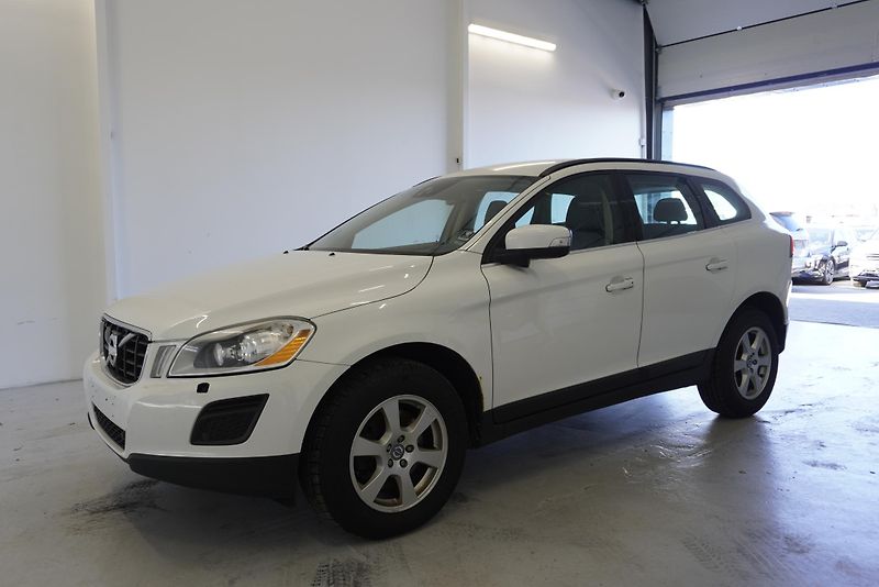 Volvo XC60 D4 AWD MOMENTUM AUT. - fotka 1 z 26
