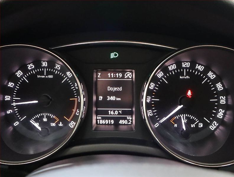 Škoda Superb (2014) Greenline 1.6 TDI, Navi - fotka 11 z 22