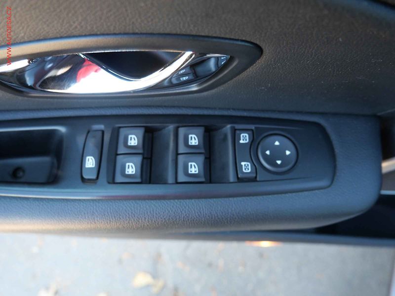 Renault Fluence (2013) 1.6i 16V, ČR, Techno - fotka 11 z 19
