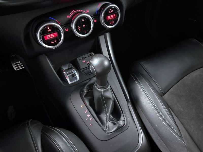 Alfa Romeo Giulietta (2014) 1.4 TMA 170k TCT Distinctive S - fotka 14 z 22