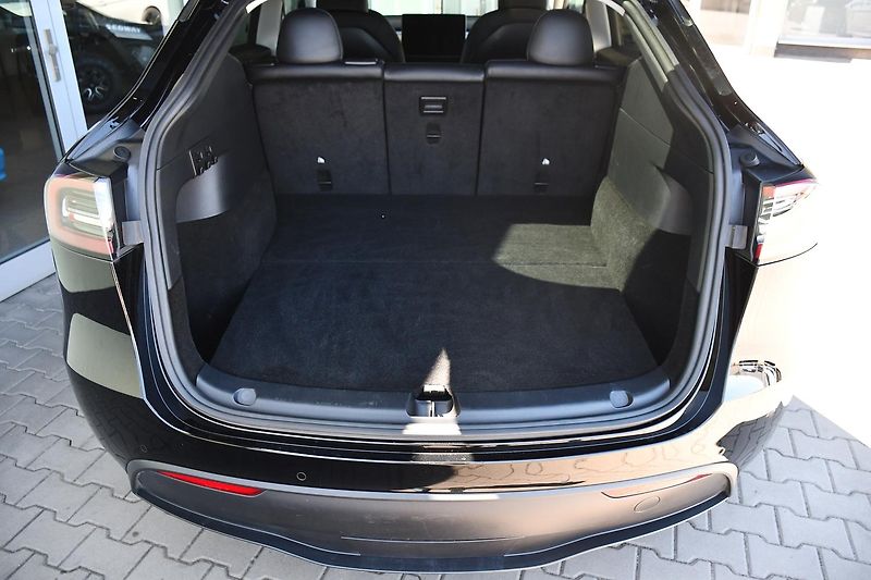 Tesla Model Y LONG RANGE DUAL MOTOR  - fotka 37 z 46