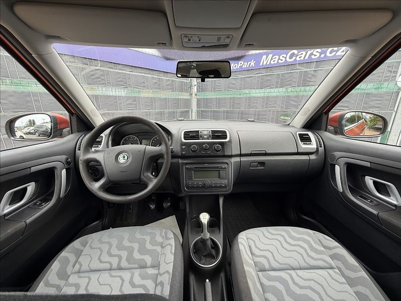 Škoda Fabia II 1.4 Ambiente - fotka 7 z 17