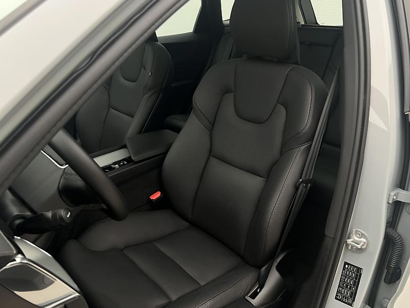 Volvo XC60 T8 AWD ULTRA DARK AUT CZ - fotka 17 z 47