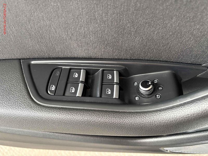 Audi A4 (2017) 3.0 TDi, S-line, AT, navi - fotka 12 z 18