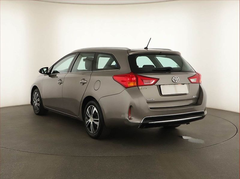 Toyota Auris (2013) 1.6 Valvematic, Serv.kniha - fotka 4 z 12