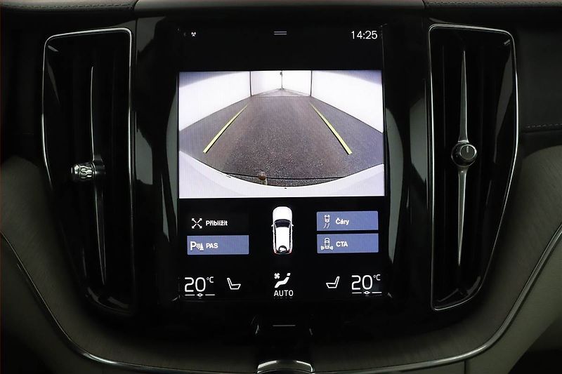 Volvo XC60 (2018) D4 AWD - fotka 19 z 27