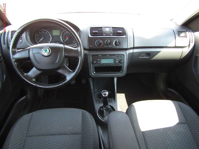 Škoda Roomster (2012) 1.2 TSi, AC, výhřev sed - fotka 8 z 16