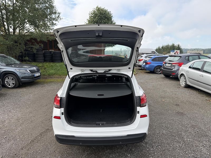 Hyundai i30 1.6 CRDi - fotka 9 z 23